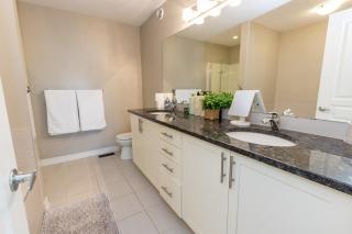 Ottawa 4BR Family Home with Free Parking - 5