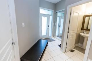 Ottawa 4BR Family Home with Free Parking - 3