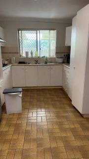 R2 Bright Spacious Room near Perth Airport with AC - 3