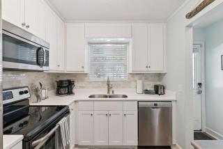 Sunny Dayz - Unit A, 1122 Park - 3