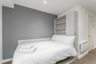 Modern Ensuite Room in Central Coventry - 4