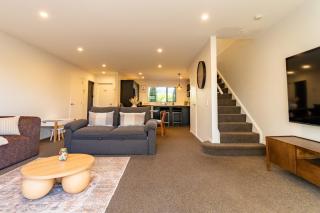 3BR Addington Home, Garage, Nr Wolfbrook Arena - 9