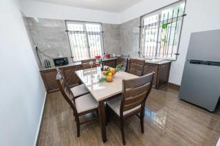 2 bedroom apartment close to the mall - 9