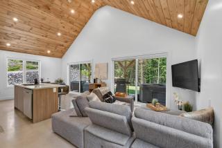 Spa & Lake access - Le Bois Loup - 4