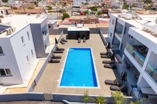 Oasis Luxury Escape - 2