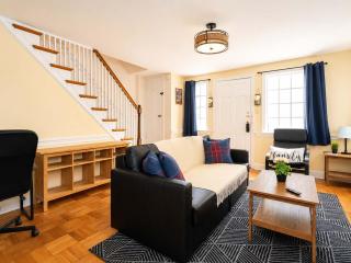 Spacious 4BR CozySuites in Old Town Alexandria - 9