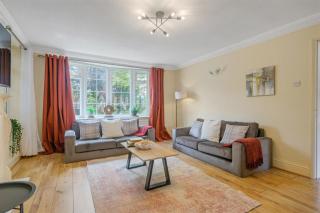 Charming 5BR Home with Garden & Parking - 4