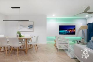 Chevron Renaissance 3 Bedroom Stunning Sub Penthouse - 0