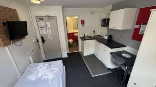 Modern Central Coventry Budget Single Studio - 7