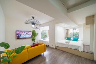 Yidu Home-Near People's Square, Nanjing Road Pedestrian Street & Subway Credit Cards OK - 4