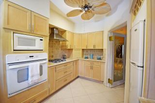 3 Min Walk to Beach - Blessed Manor 4 Bed House - 3
