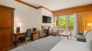 1216 - Studio- Lodge At Spruce Peak Ski in Ski Out - Stowe Mt Resort - Ski in Ski out - Sleeps 4 - 8