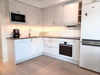 Central Apartment with Sauna & Balcony - 7