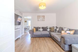 Spacious and Cosy 3-bed Home in Bedford by Renzo Free Parking Close to A6 - 8