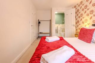 Spacious and Cosy 3-bed Home in Bedford by Renzo Free Parking Close to A6 - 4