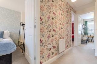 Spacious and Cosy 3-bed Home in Bedford by Renzo Free Parking Close to A6 - 2