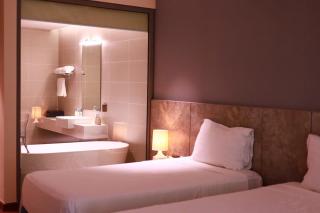 SeaView-Mountainview Apartment with Super-King-bed and Bathtube in Flamingo CatBa Beach Resort - 2
