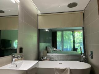 SeaView-Mountainview Apartment with Super-King-bed and Bathtube in Flamingo CatBa Beach Resort - 4