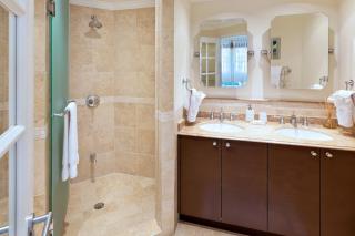 Modern Beachfront Condo with Pool - Sapphire 517 - 2