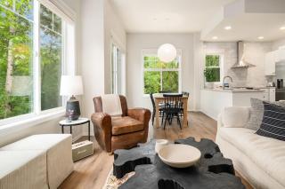Urban Escape - Newly Remodeled Home - Bellevue - 1