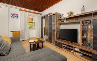 Prachtige Woning Met 2 Slaapkamers In Plomin - 7