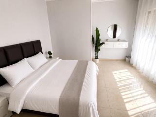 1bedroom apartment in 7th Circle Prime Location - 4