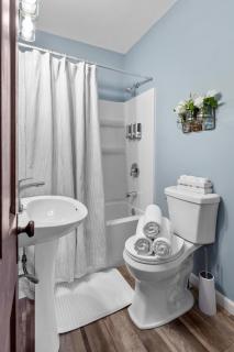 Sweet Cherry Escape | Charming 1930s 2BR Near Katy Trail & Daniel Boone Home - 2