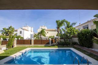 Villa en Playamar - Piscina, Barbacoa y Parking - 9