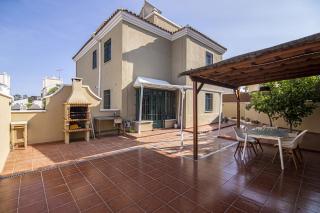 Villa en Playamar - Piscina, Barbacoa y Parking - 1