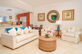 Beachfront Retreat with Pool: Schooner Bay 112 - 8