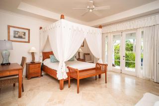 Beachfront Retreat with Pool: Schooner Bay 112 - 6