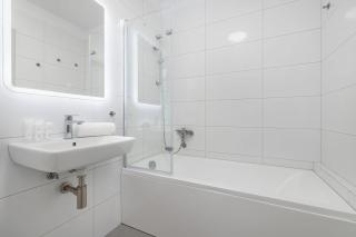 Exceptional Apartments with Parking by Noclegi Renters - 4