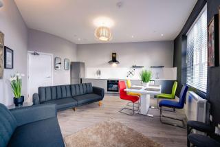 Luxury High Ceiling 2BR Apt Near Centre & Stadium - 7