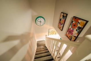 Luxury High Ceiling 2BR Apt Near Centre & Stadium - 1