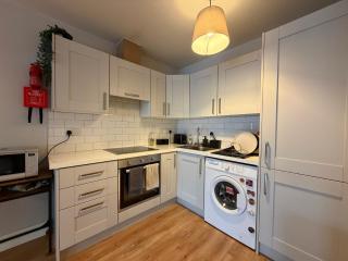 Modern Leixlip Studio with Fast WiFi and Kitchen - 9