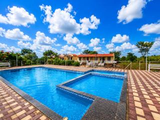 Royal Villa Resort - 9