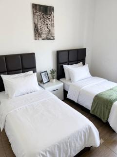 3 bedroom apartment near cozmo 7th circle - 8