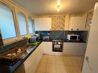 Cozy 4 Bedroom Home Near Birmingham City Centre - 8
