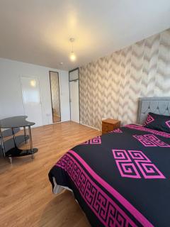 Cozy 4 Bedroom Home Near Birmingham City Centre - 0