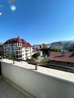 Modern 1BR Apartment with Garage near Opalchenska Metro, Park & Supermarket - 3