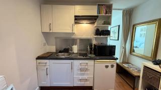 Refined 1BDR Retreat in the Heart of Clapham - 8