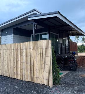Modern 1BR Bungalow 4K Workspace and 5Min Beach Ride - 2