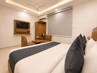 Hotel The Sky Nest Suites Near Delhi IGI Airport - 2