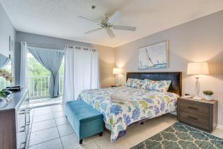 Pool Access, Walk to Manatee Beach: Coastal Condo - Holmes Beach - 1