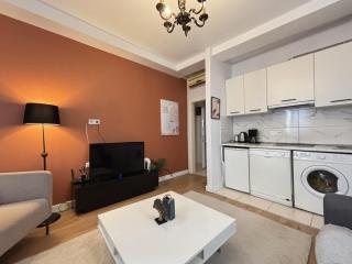 Stylish 2BR Flat Near Grand Bazaar Eminönü - 2