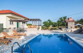 Gorgeous Home In Danilo With Wifi - 9