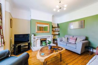 Nomad's Rest- Stylish 3BR Perfect for Work & Leisure Stays - 7