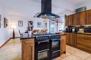 Nomad's Rest- Stylish 3BR Perfect for Work & Leisure Stays - 8