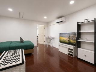 Remote Work Ready 50sqm Work Desk Sleeps 3 - 5