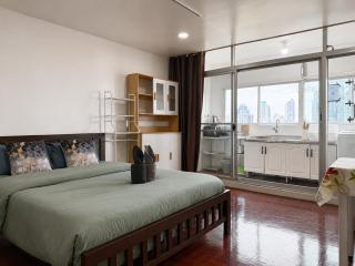 Remote Work Ready 50sqm Work Desk Sleeps 3 - 2